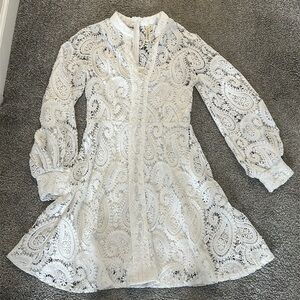 White mini dress / embroidered